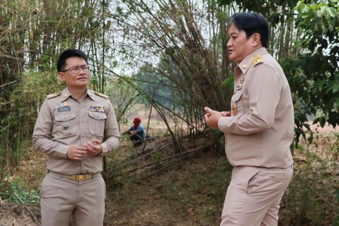 ลงพื้นที่ตรวจเยี่ยมการก่อสร้างฝายแกนดินซีเมนต์  ณ ชุมชมคำมืดเหนือ หมู่ ๑๒ 