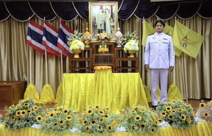 พิธีรับพระราชทานพระบรมฉายาลักษณ์ พระบาทสมเด็จพระเจ้าอยู่หัวที่ฉายกับสมเด็จพระนางเจ้า พระบรมราชินี