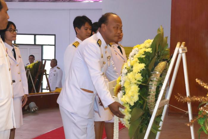 พิธีวางพวงมาลา กิจกรรมน้อมรำลึกในพระมหากรุณาธิคุณ เนื่องใน "วันนวมินทรมหาราช" วันคล้ายวันสวรรณคต พระบาทสมเด็จพระบรมชนกาธิเบศร มหาภูมิพลอดุลยเดชมหาราช บรมนาถบพิตร ๑๓ ตุลาคม ๒๕๖๗