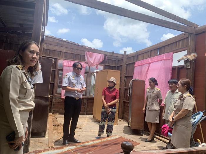 ด้ลงพื้นที่บ้านห้วยไผ่ หมู่ที่ ๑ และบ้านหนองโน หมู่ที่ ๑๑ โดยสำรวจเพื่อให้ความช่วยเหลือประชาชนที่ได้รับความเสียหายจากเหตุวาตภัย