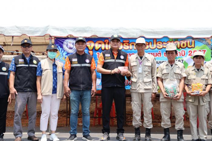 ตรวจเยี่ยมเพื่อเป็นขวัญกำลังใจแก่เจ้าหน้าที่ อปพร.ที่ปฏิบัติหน้าที่จุดตรวจบริการประชาชน